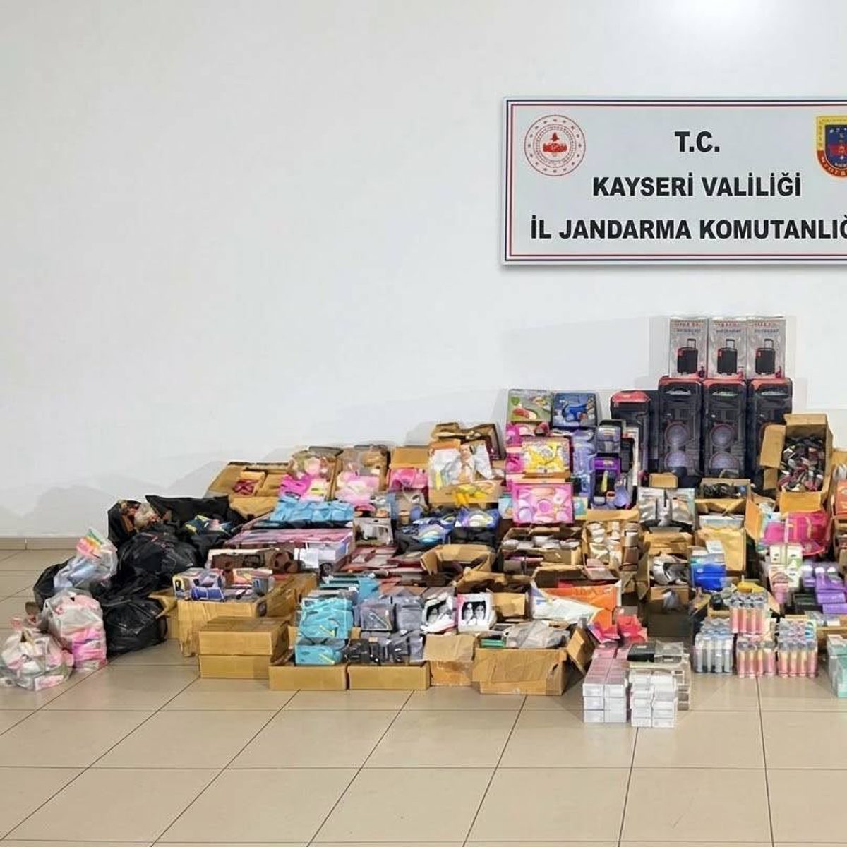 10 milyon lira değerinde gümrük kaçağı eşya ele geçirildi