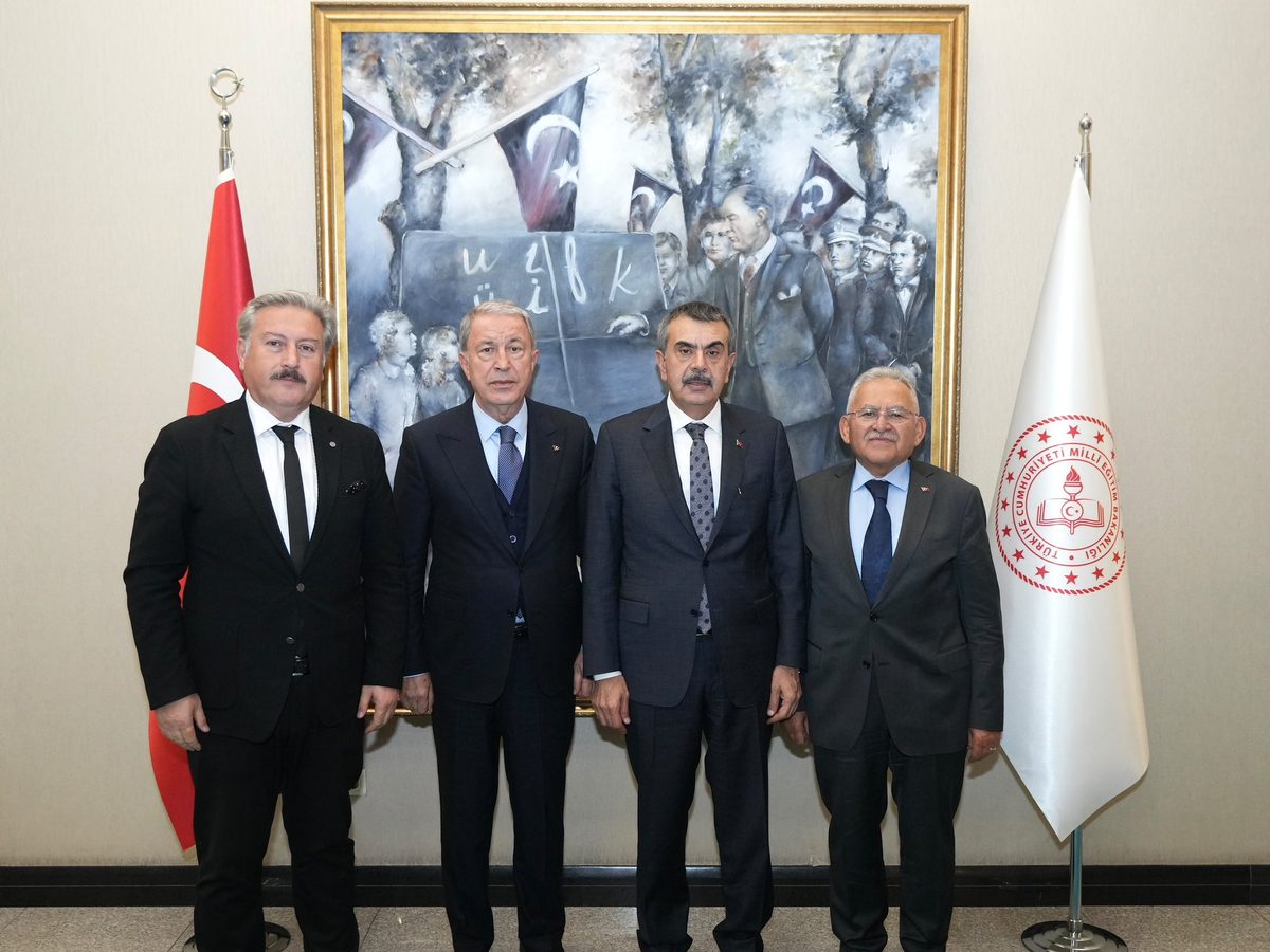 Bakan Tekin, Kayseri Havacılık Lisesi hakkında bilgilendirildi
