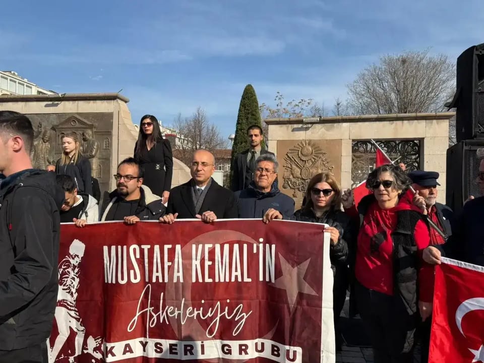 Atatürkçü Düşünce Derneği: “Teğmenlerimizin Atatürk’e olan bağlılıklarını dile getirmeleri vatanseverlik nişanıdır”