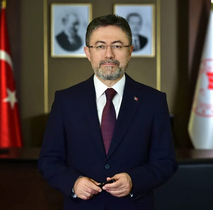 Tarım ve Orman Bakanı Yumaklı, "Devam eden sadece bir yangın var"