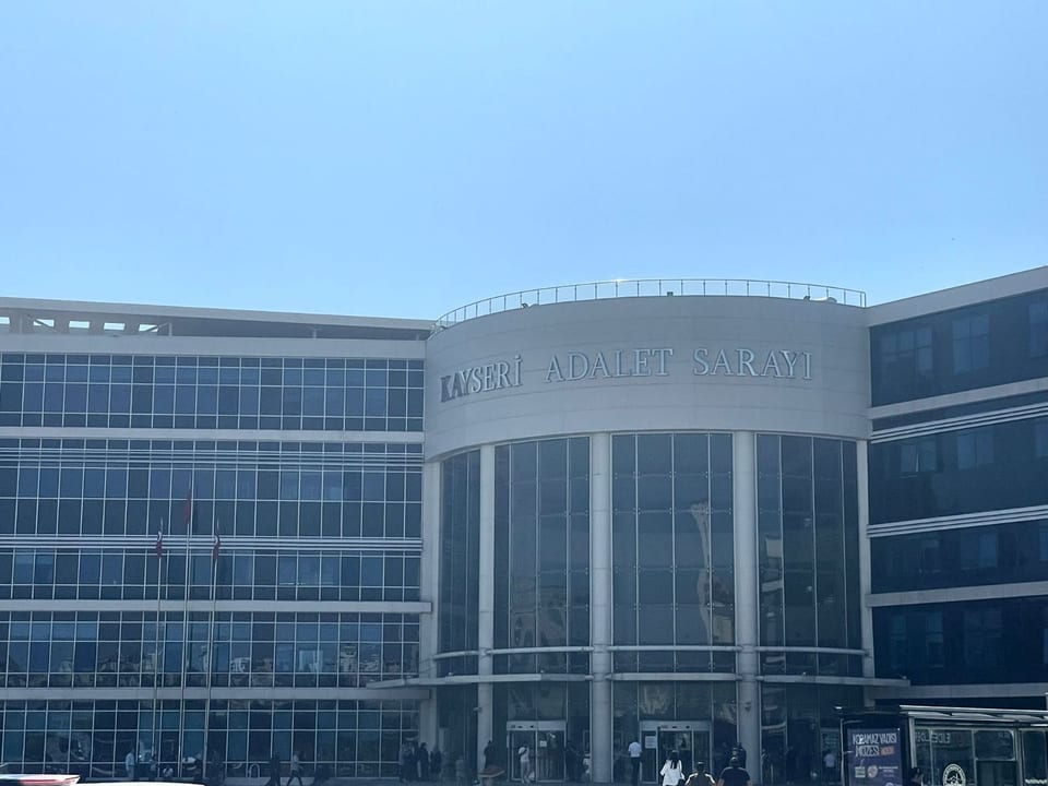 Adına kozmetik ürün alıp icralık olmasına sebep olan şahıstan şikayetçi oldu