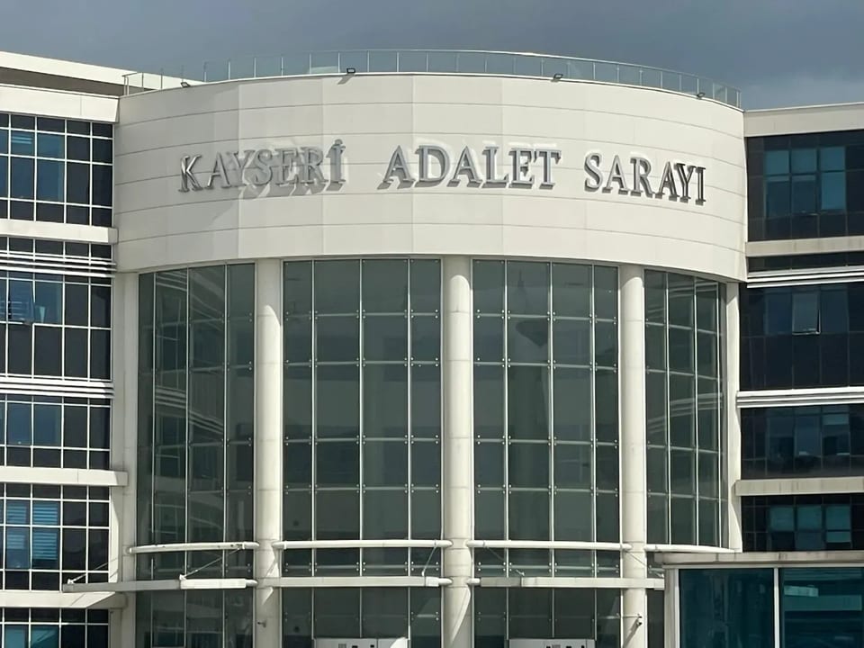 Kasten yaralamadan suçlanan sanığın yargılanmasına devam edildi