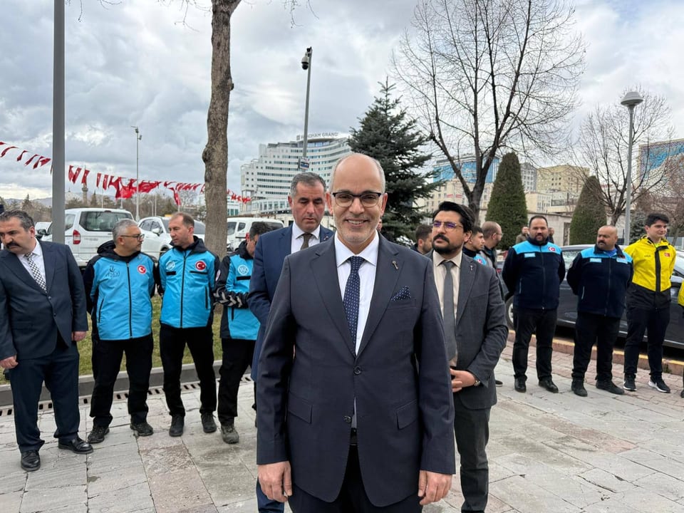 Anahtar Parti İl Başkanı Öztürk; “Kayserili hemşehrilerimin arifelerini ve bayramlarını tebrik ediyorum”