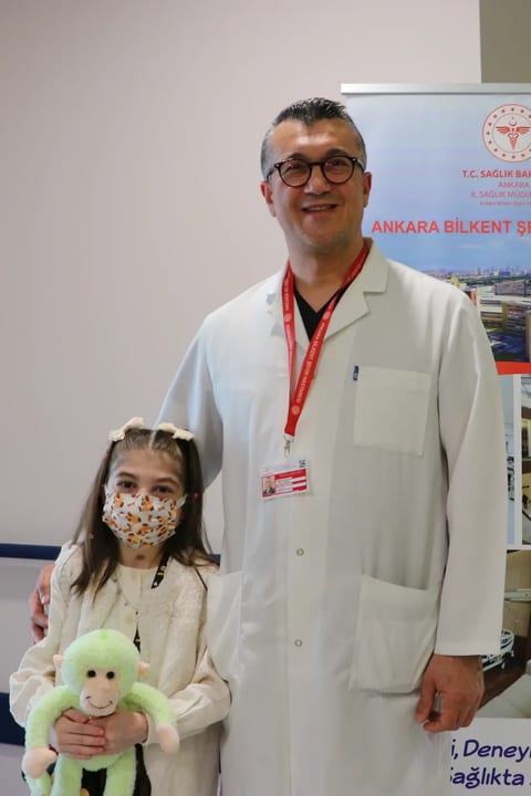Kalp nakliyle hayata tutunan Hira, okuluna döneceği günü bekliyor