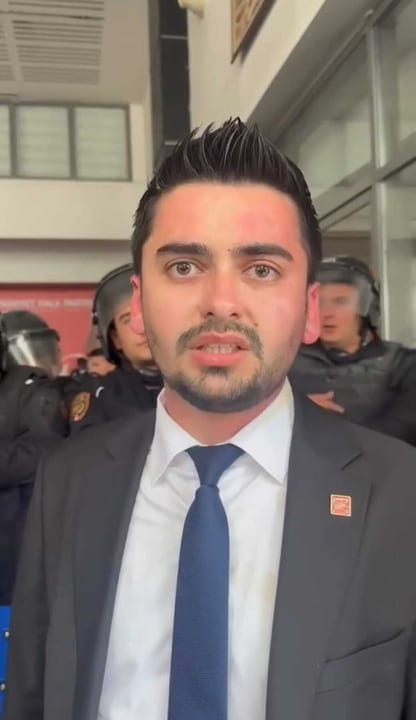 CHP İl Başkanı Gözbaşı, "Bu ülkede demokrasinin bittiğinin bir kez daha canlı canlı tanığı oluyoruz"