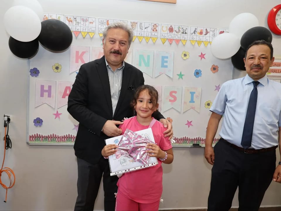 Kayseri'de öğrenciler karne heyecanı yaşadı