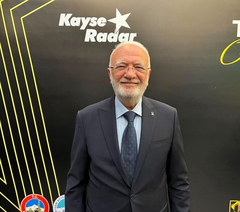 AK Parti Grup Başkanvekili Elitaş, “'Yurtta sulh, cihanda sulh' anlayışı zirve boyunca Türkiye'nin dış politika vizyonu olarak hissedildi”