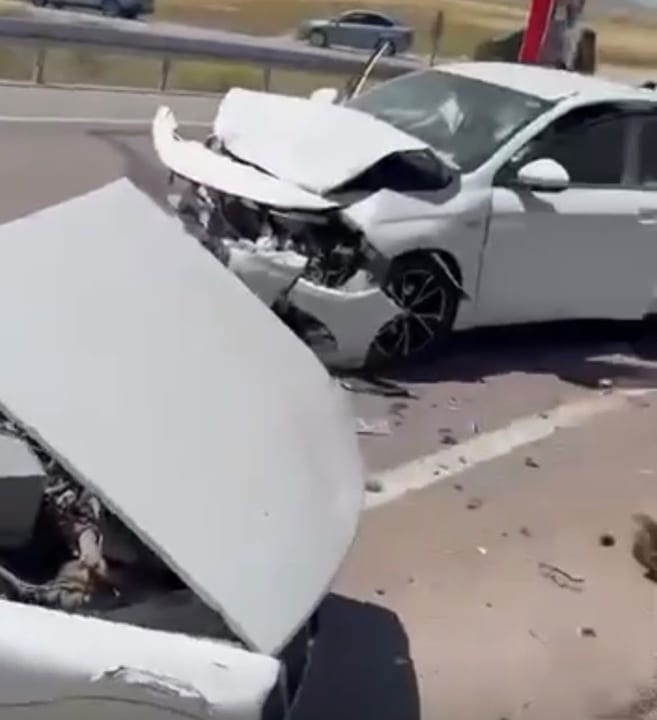 Kayseri - Malatya karayolunda 2 otomobilin çarpıştığı kazada 1 kişi öldü 6 kişi yaralandı