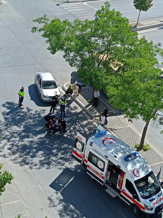 İldem'de Trafik Kazası: 82 Yaşındaki Yaya Yaralandı