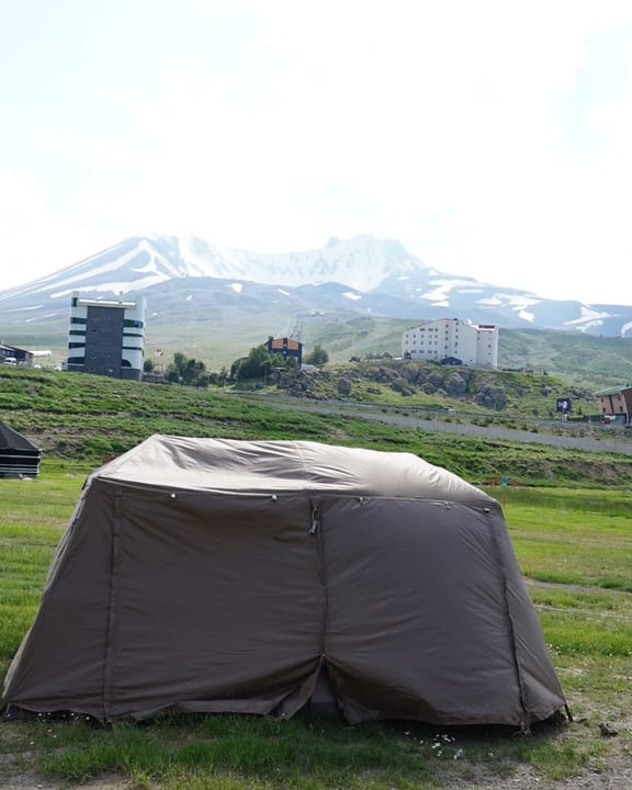 Erciyes’te çadır ve karavan kamp sezonu devam ediyor