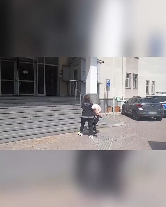 Hırsızlık suçundan aranan kadın yakalandı