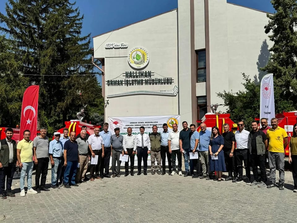Nallıhan'da orman yangınlarıyla mücadeleye su tankeri desteği