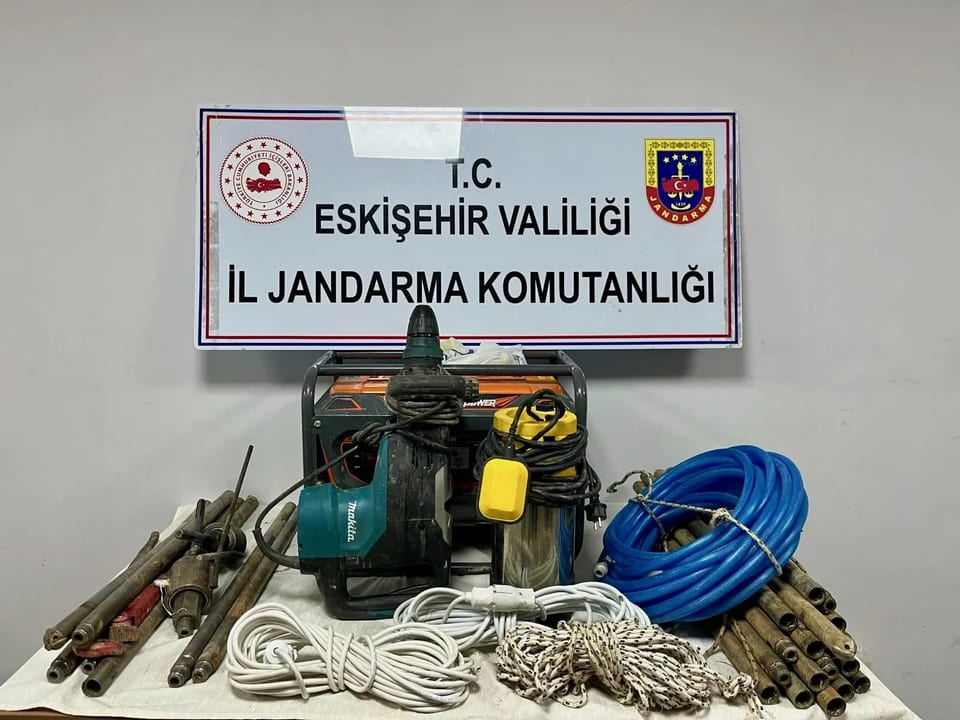 Eskişehir'de kaçak kazı yapan 5 şüpheli suçüstü yakalandı