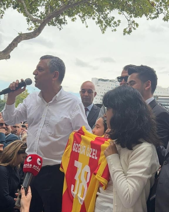 Özgür Özel, “Herkesin evladı kendinden daha fakir”