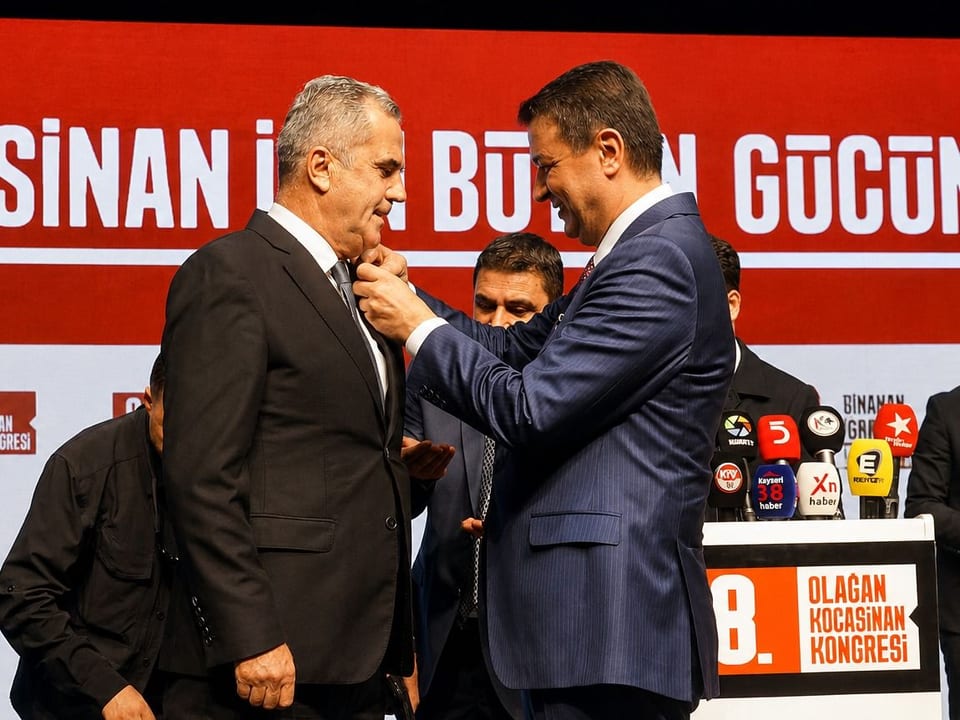 Ali Üstünel Saadet Partisi’ne katıldı