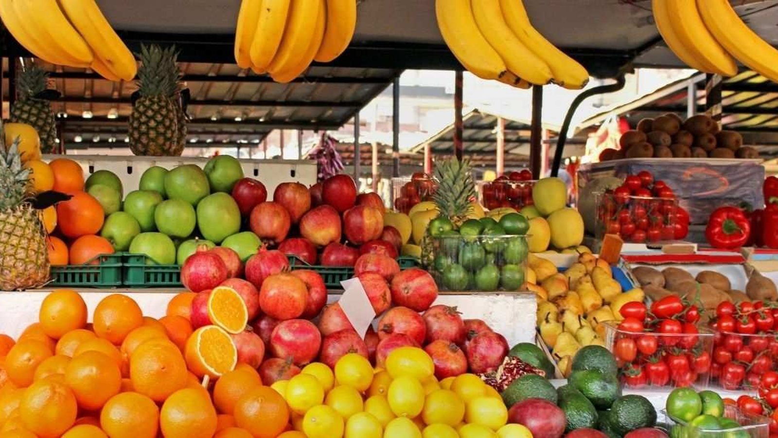 Ananas pazar tezgahlarında 100 liradan yerini aldı