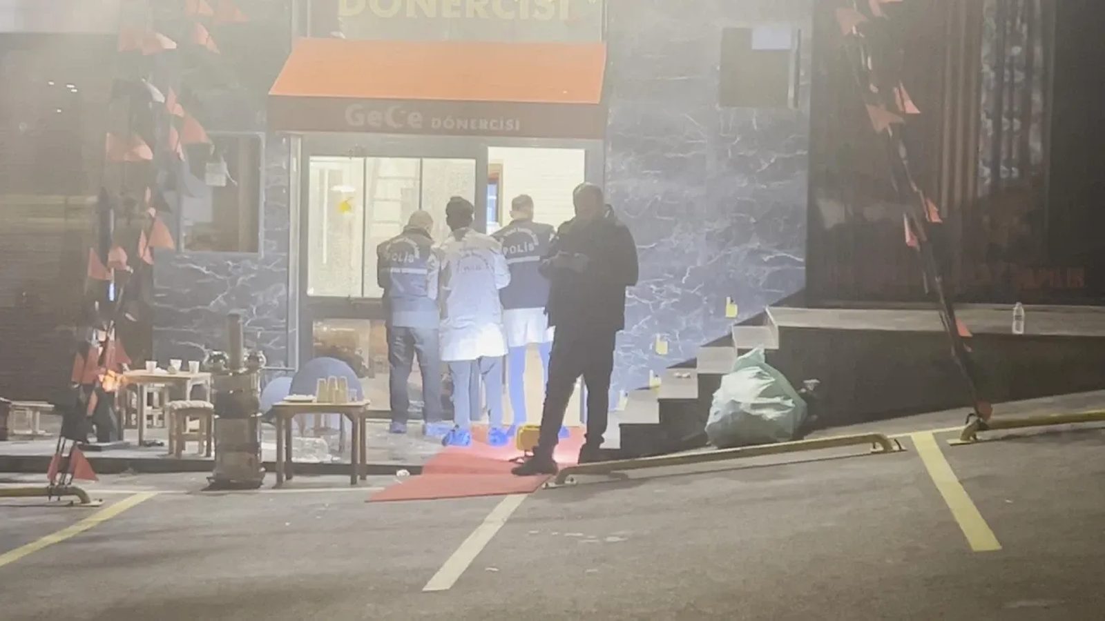 İstanbul - Avcılar'da dönerciye silahlı saldırı: 3 yaralı - 2 /Geniş haber-Ek görüntü