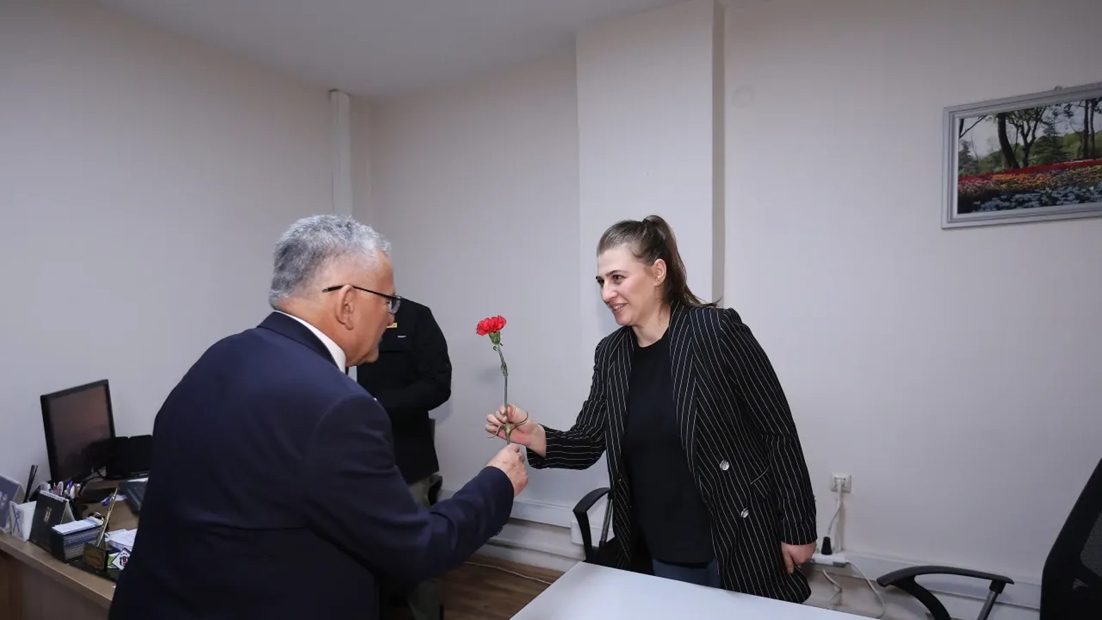 Başkan Büyükkılıç belediye personelinin 8 Mart Dünya Kadınlar Günü'nü kutladı