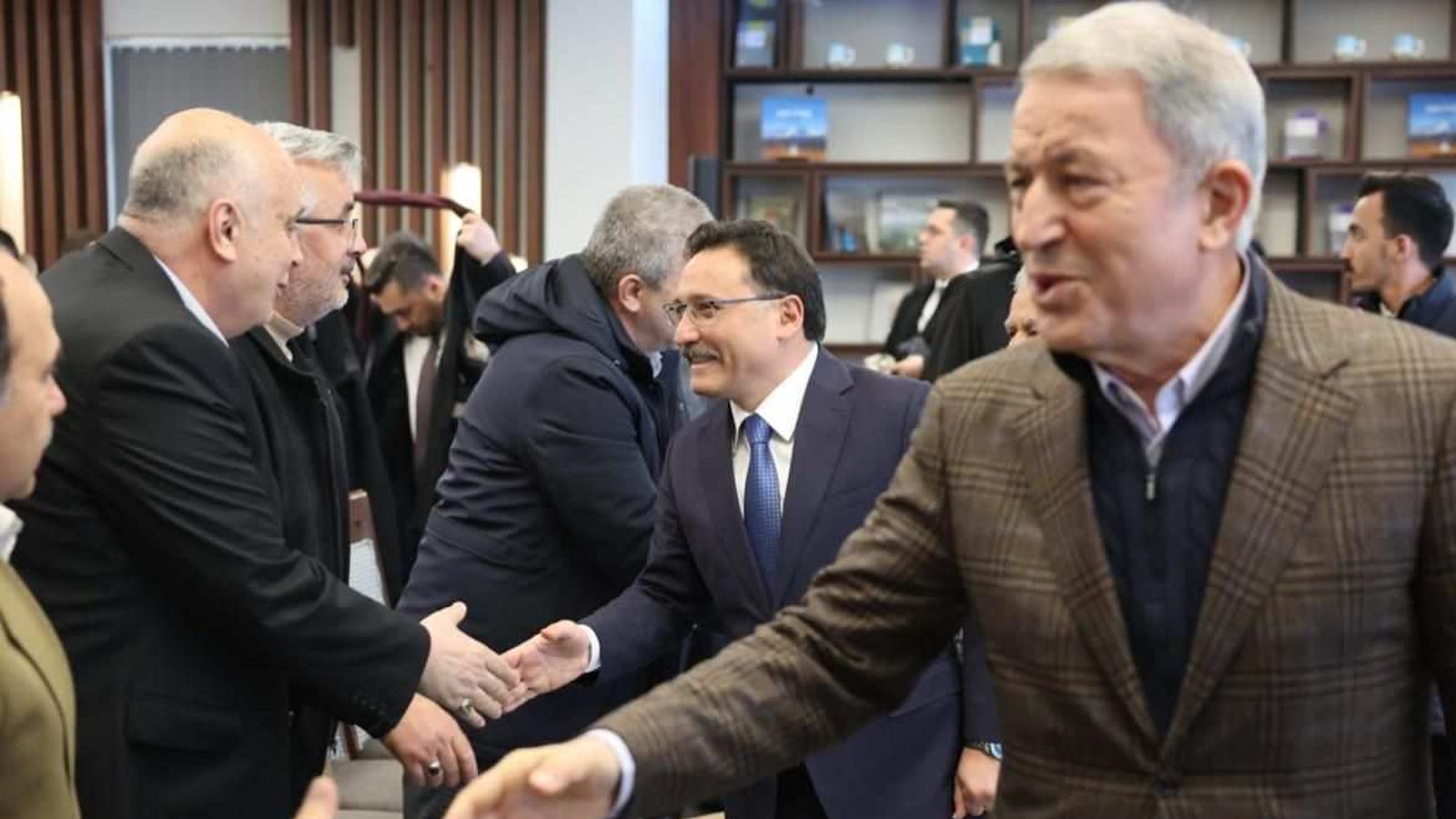 Akar, Kayseri’de bir dizi temaslarda bulundu