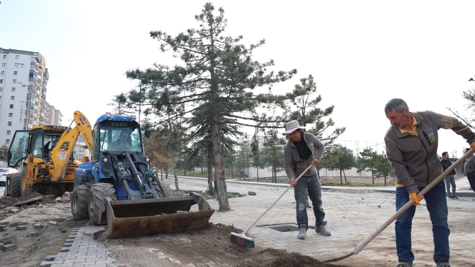 Başkan Yalçın, Talas Millet Bahçesi'nde incelemede bulundu