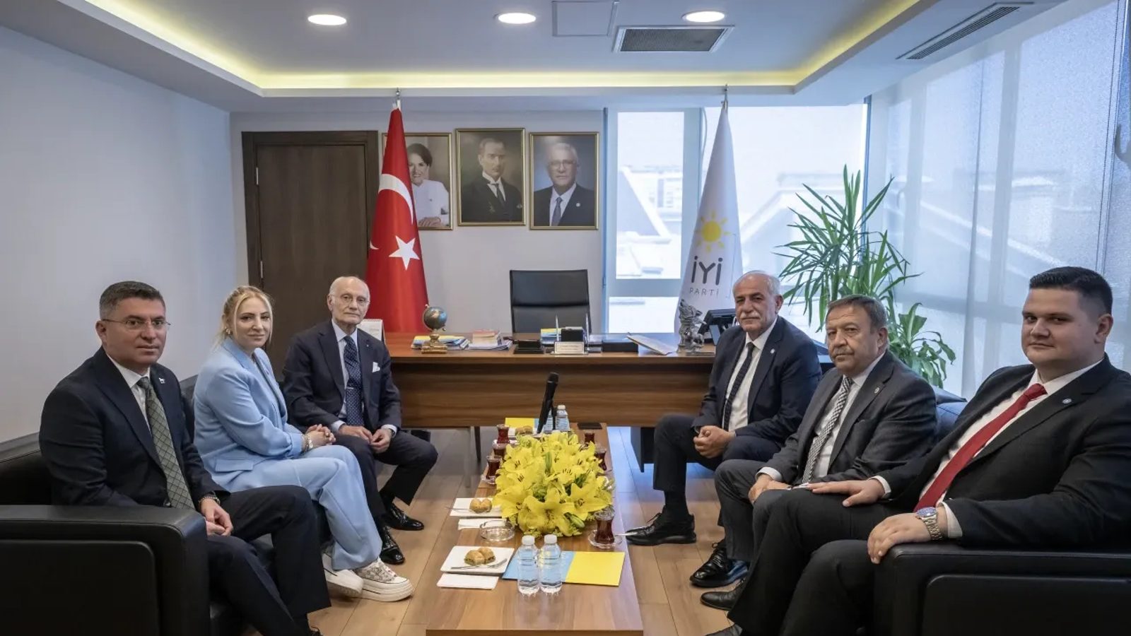 İYİ Parti Genel Merkezi'nde siyasi partiler arası bayramlaşma