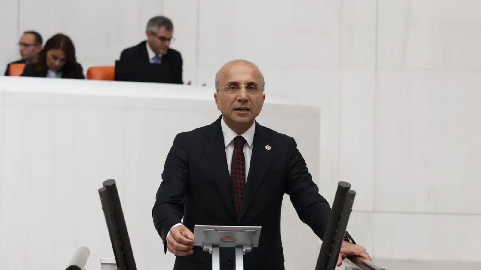 Milletvekili Genç, “Çiftçi toprağa değil, borca çalışıyor”