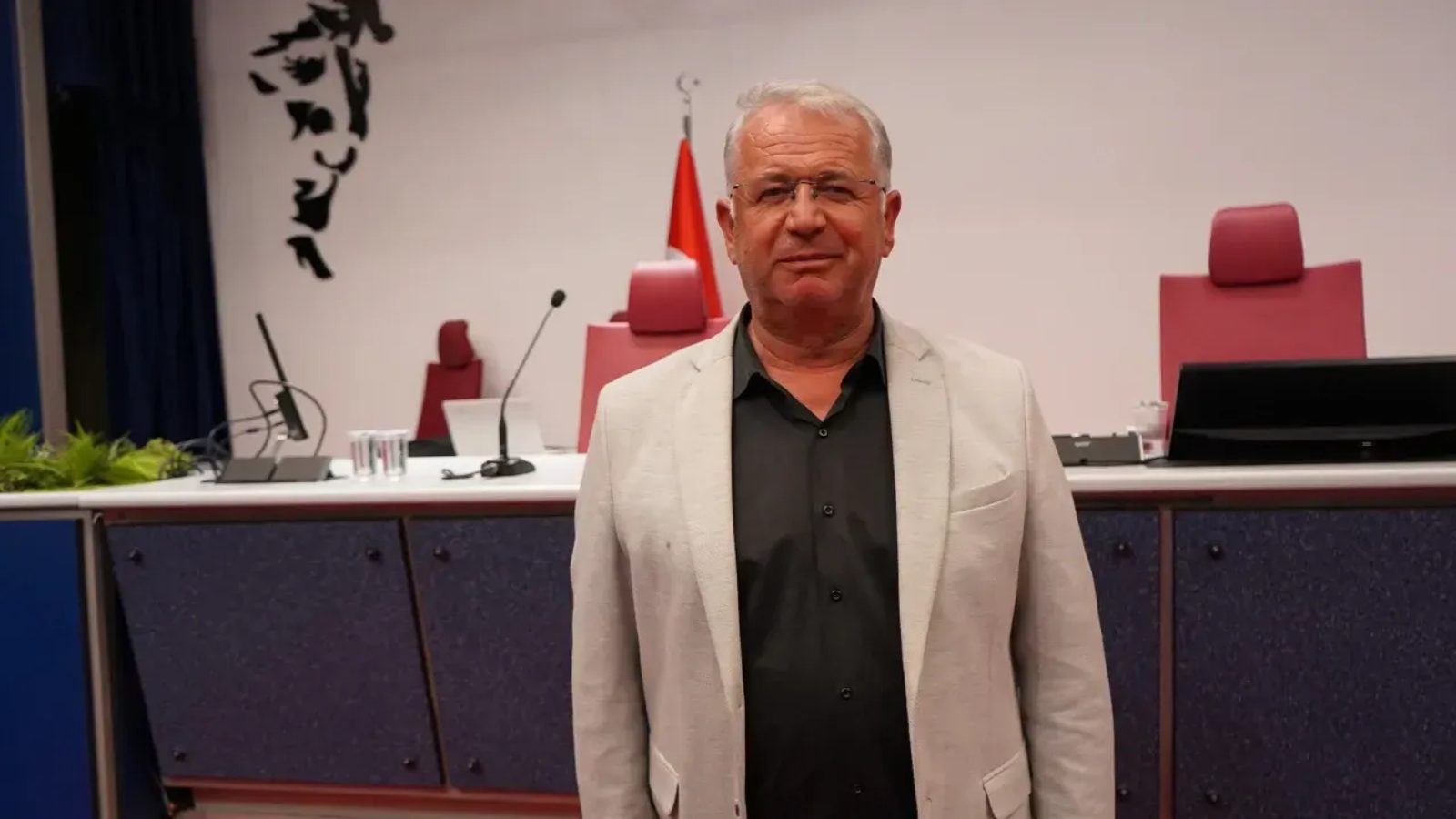 CHP’li Çalıksoy; “Belediye hizmet alanını inşaat alanına çeviriyor”