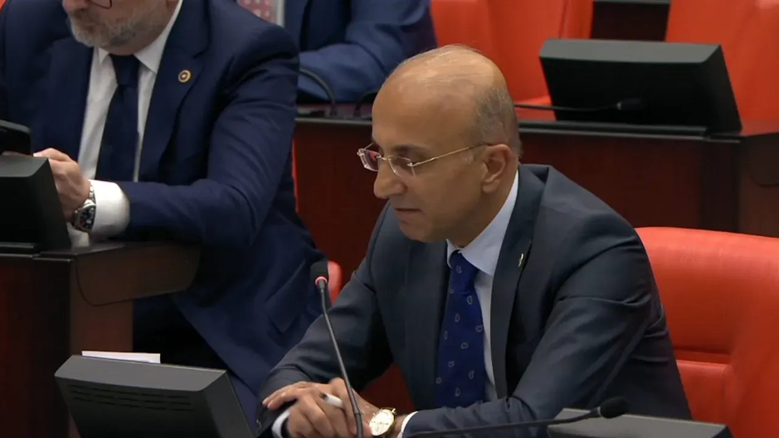 CHP’li Aşkın Genç’ten kene uyarısı: "Tedbirsizlik sürerse tablo daha da ağırlaşacaktır"