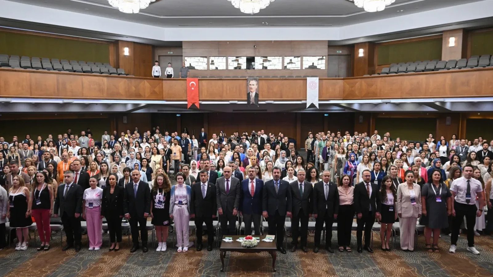 Bakan Tekin, " İngiliz vatandaşının bilmediği gramatik kuralları çocuklara test sınavında sorduk."