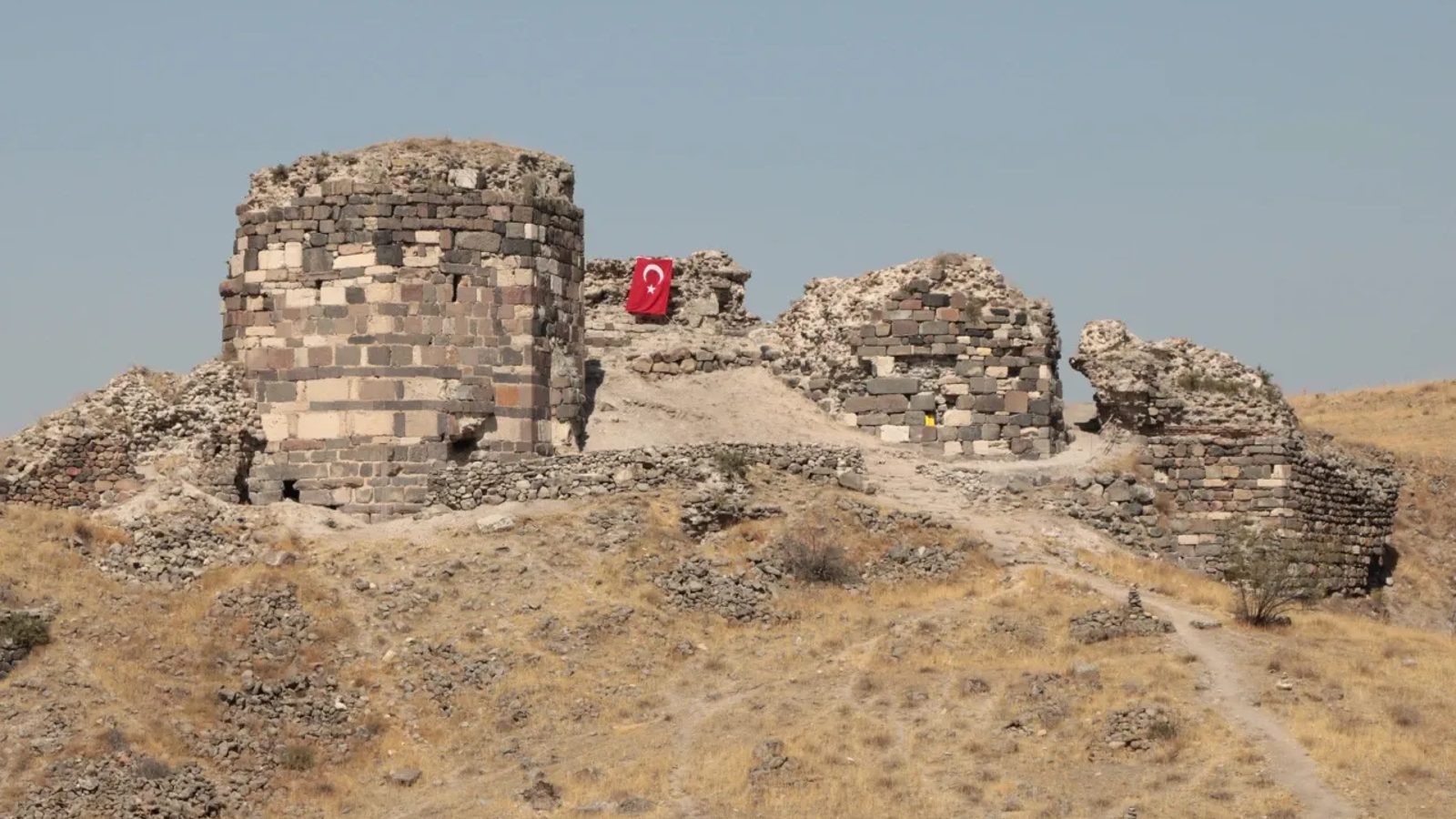 Kaymakam Coşkun Tabanlıoğlu Kalesi'nde incelemelerde bulundu