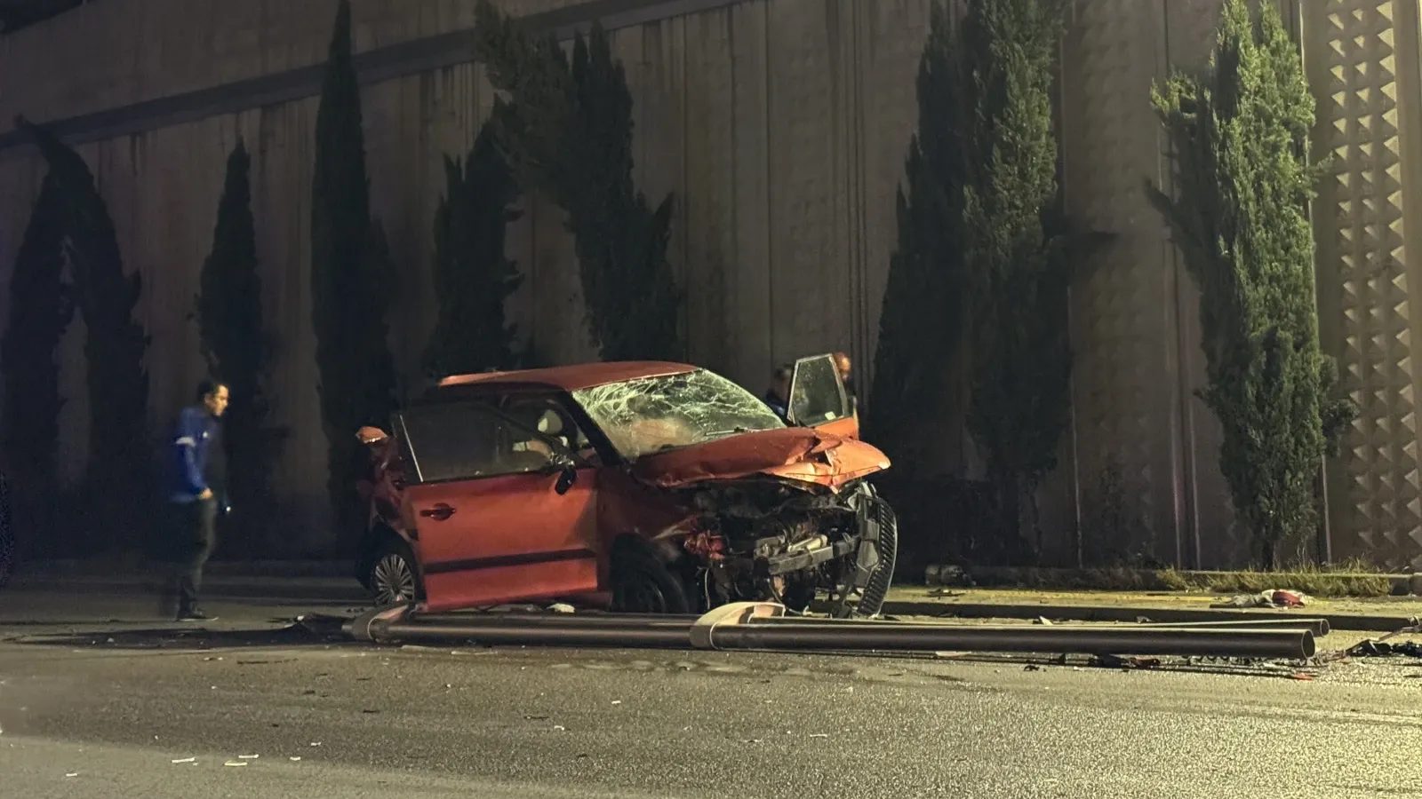 Ankara'da köprüden düşen otomobilin sürücüsü ağır yaralandı