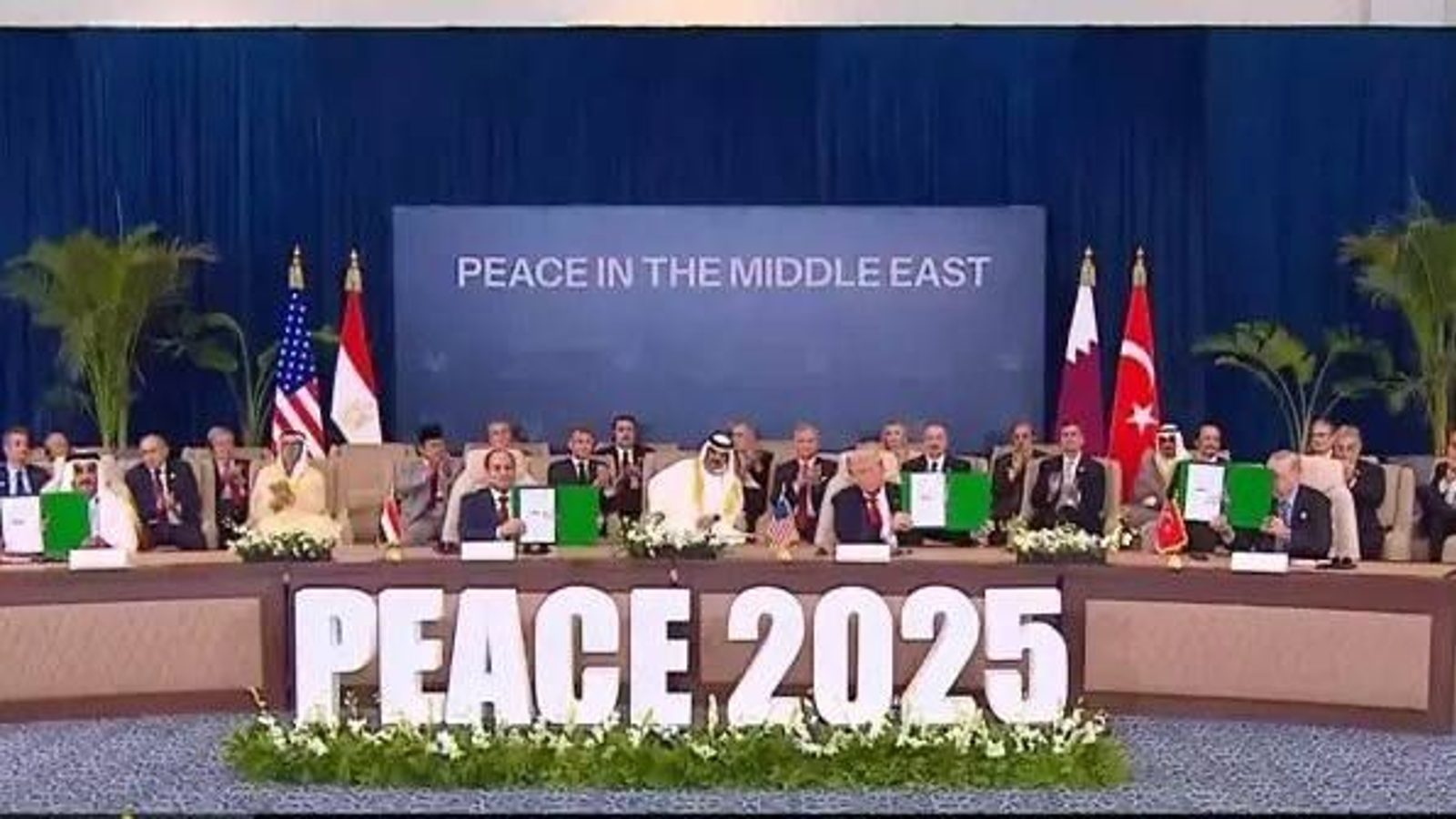 Cumhurbaşkanı Erdoğan "Şarm el-Şeyh Anlaşması"nın imza törenine katıldı
