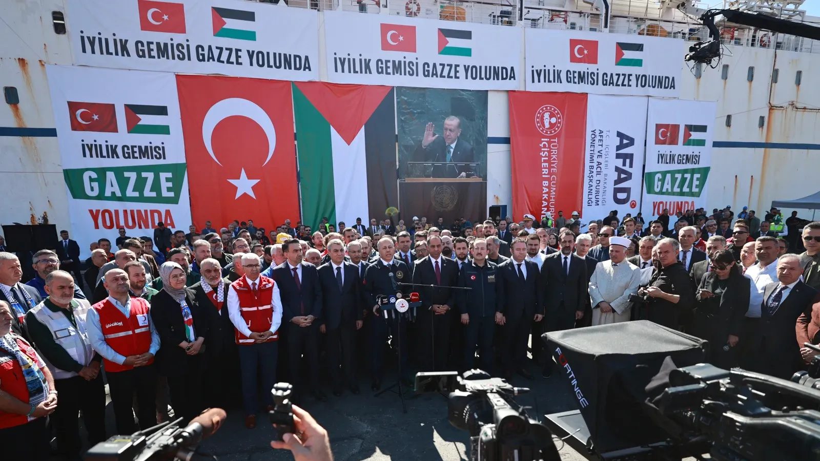 Bakan Yerlikaya, "17. İyilik Gemisi ile Türkiye İnsanlık Adına Gazze'nin Yanında" programında konuştu: