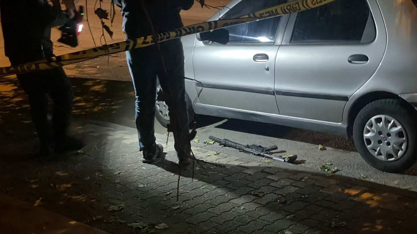 Evinin önünde silahlı saldırıya uğrayan şahıs hastanede yaşamını yitirdi