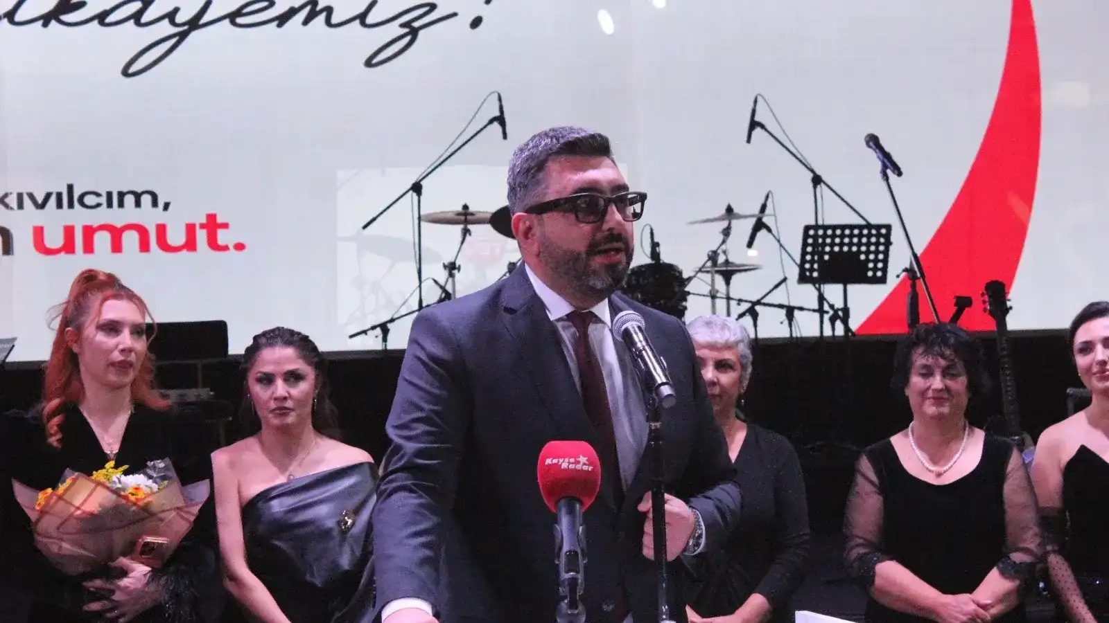 TEV Kayseri Gönüllü Kadınlar Grubu, Cumhuriyetin 102’nci yıldönümüne özel balo düzenledi