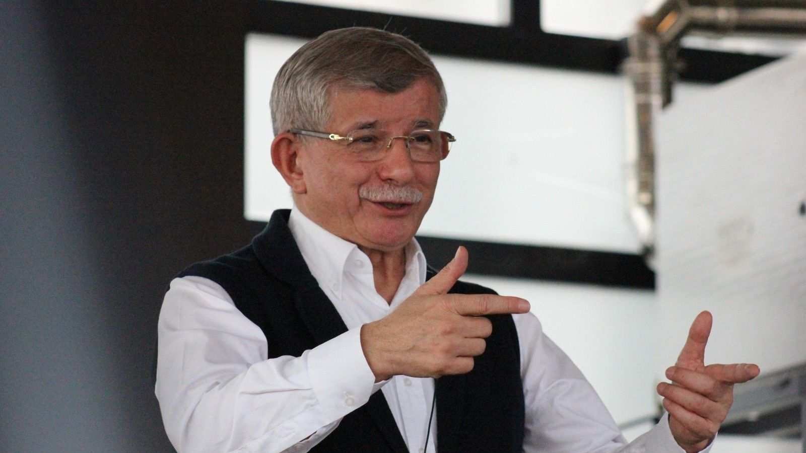 Davutoğlu: “Devlet darda olursa elimi taşın altına koyarım”