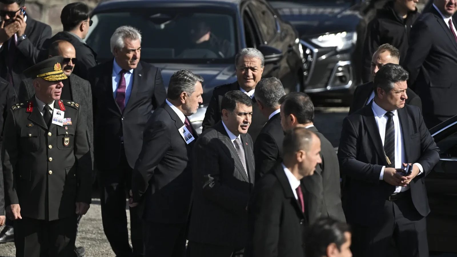 Azerbaycan-Gürcistan sınırında düşen askeri kargo uçağında şehit olan 3 asker, Ankara'da son yolculuğuna uğurlandı