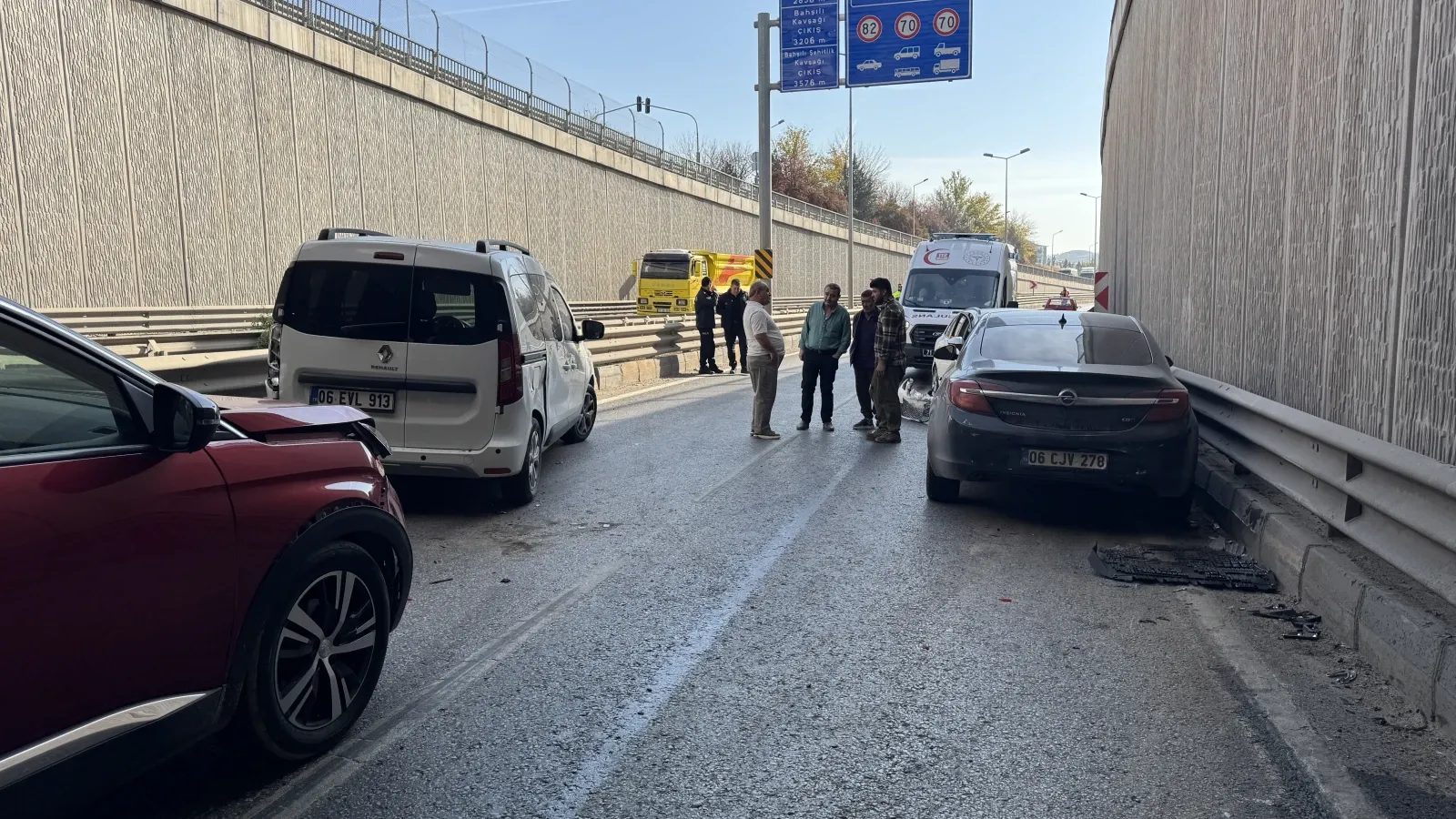 Kırıkkale'de 4 aracın karıştığı trafik kazasında 4 kişi yaralandı