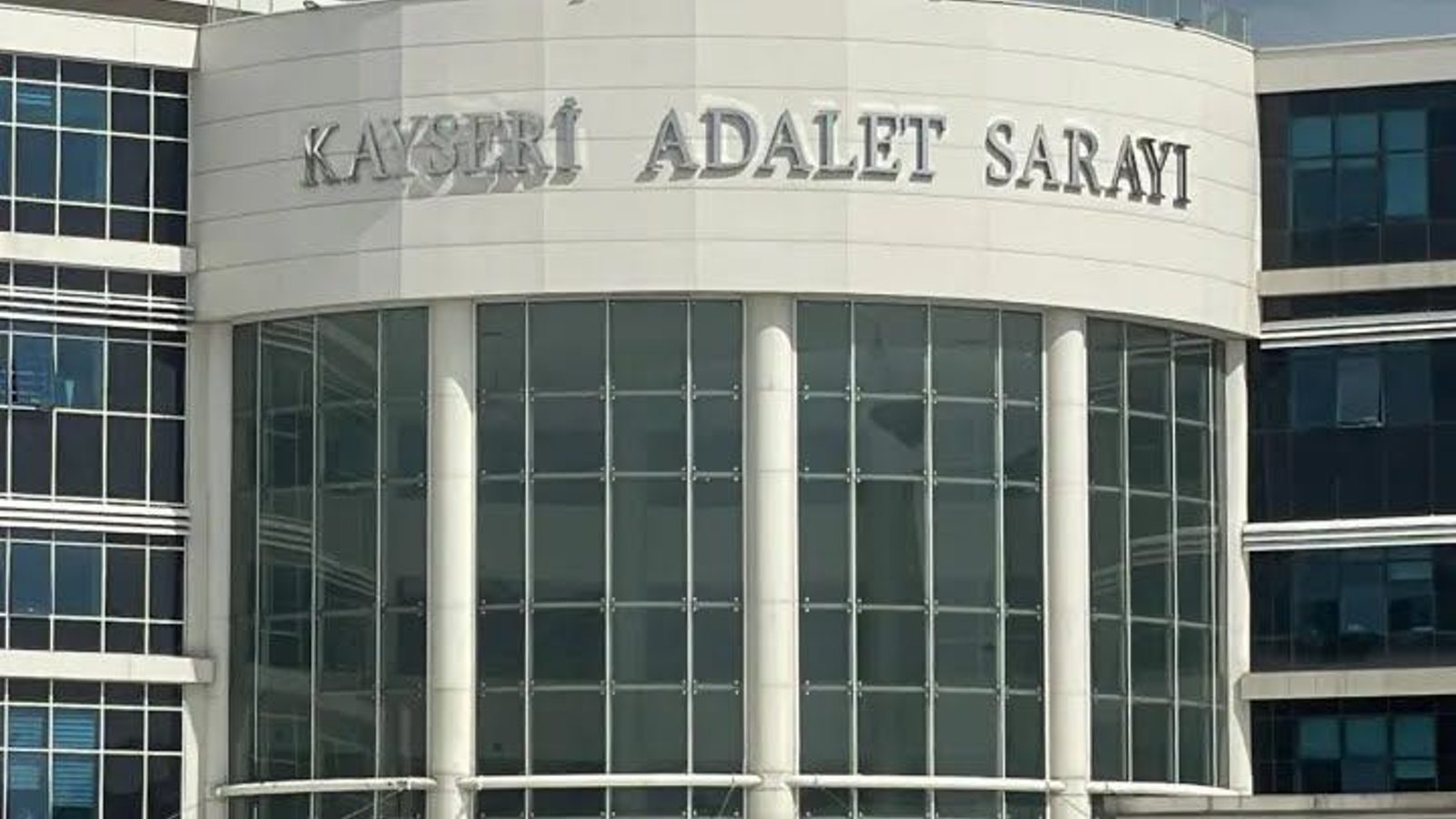 Sevgilisinin ölümüne neden olmakla suçlanan şahsın yargılanmasına devam edildi