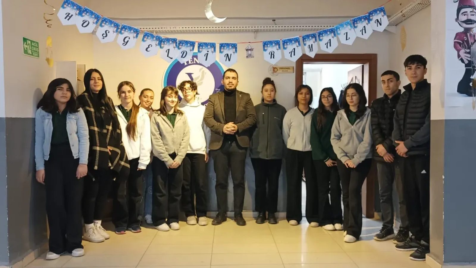 Gemerek'te öğrencilerden ihtiyaç sahibi ailelere gıda yardımı