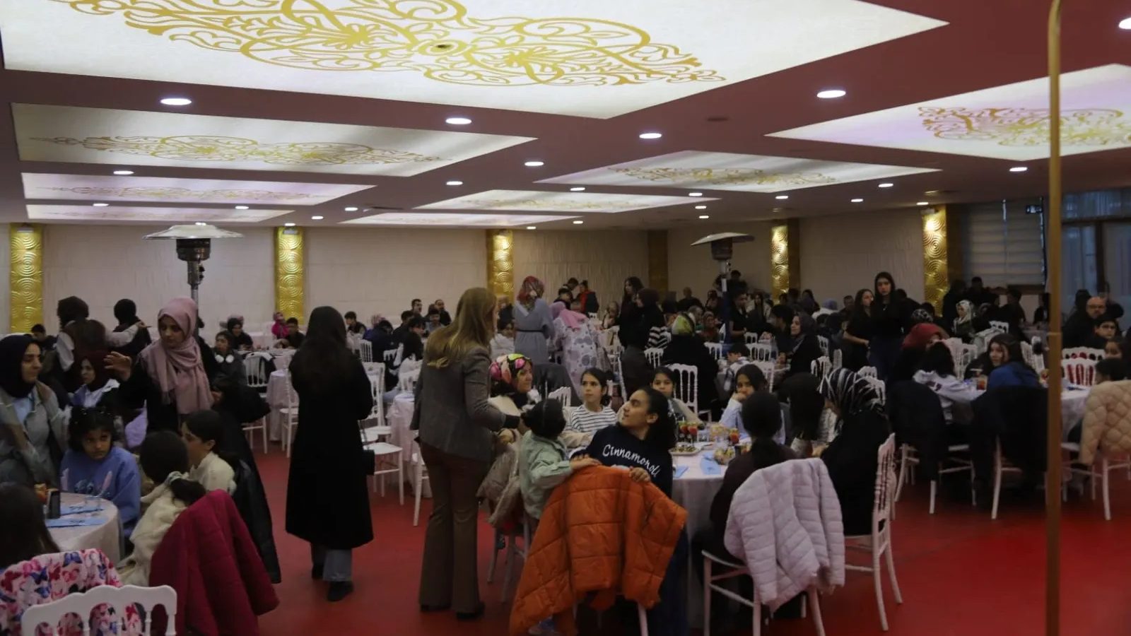 Konya'da devlet korumasındaki çocuklar ve koruyucu aileler iftarda buluştu