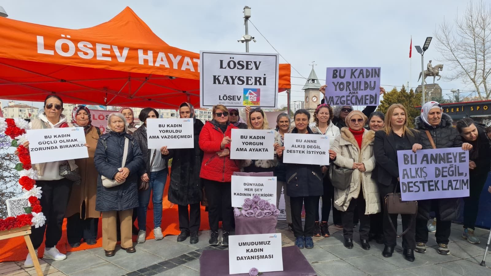 LÖSEV’den Cumhuriyet Meydanı’nda 8 Mart Kadınlar günü etkinliği