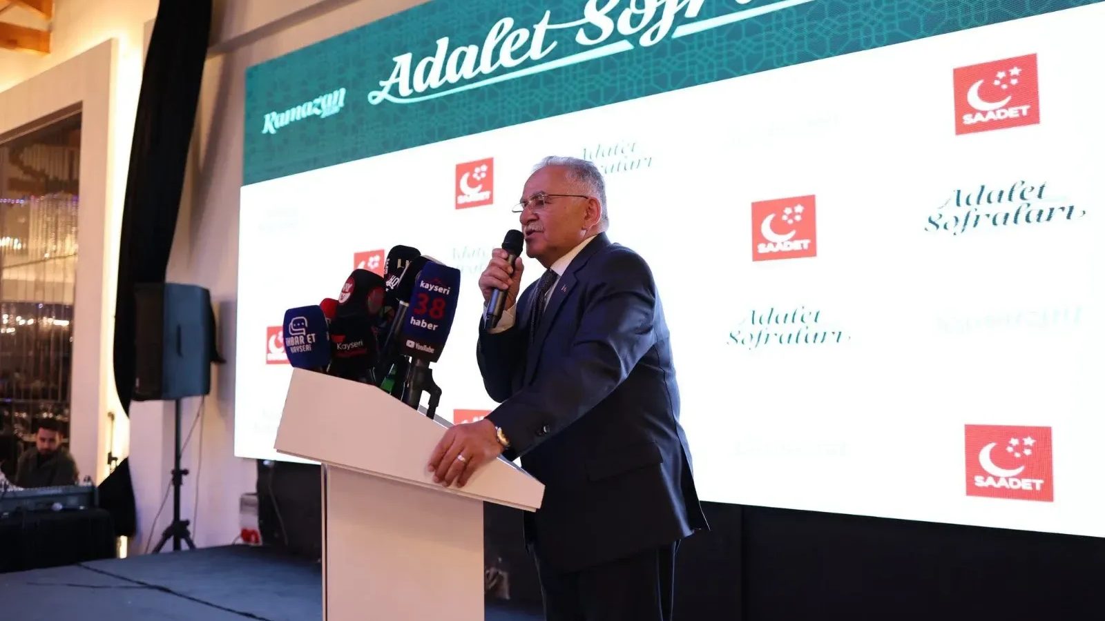 Saadet Partisi’nden “Türkiye’ye Örnek Model” konulu iftar yemeği düzenlendi
