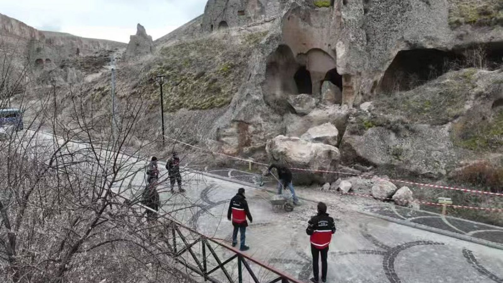 Soğanlı’da düşen kaya parçasına müdahale edildi