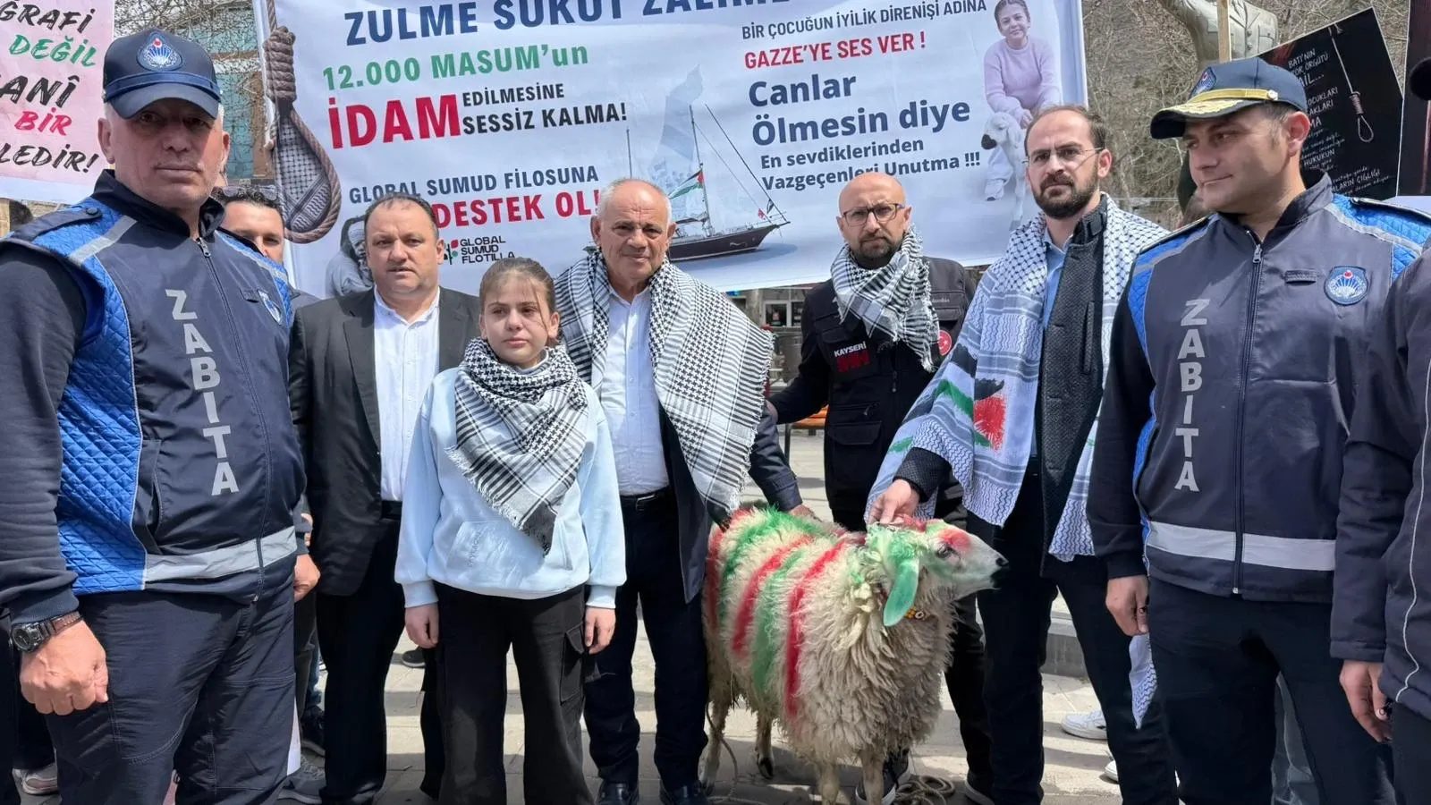 Kayseri'de Gazze'ye destek için bağışlanan koyun 100 bin liraya satıldı