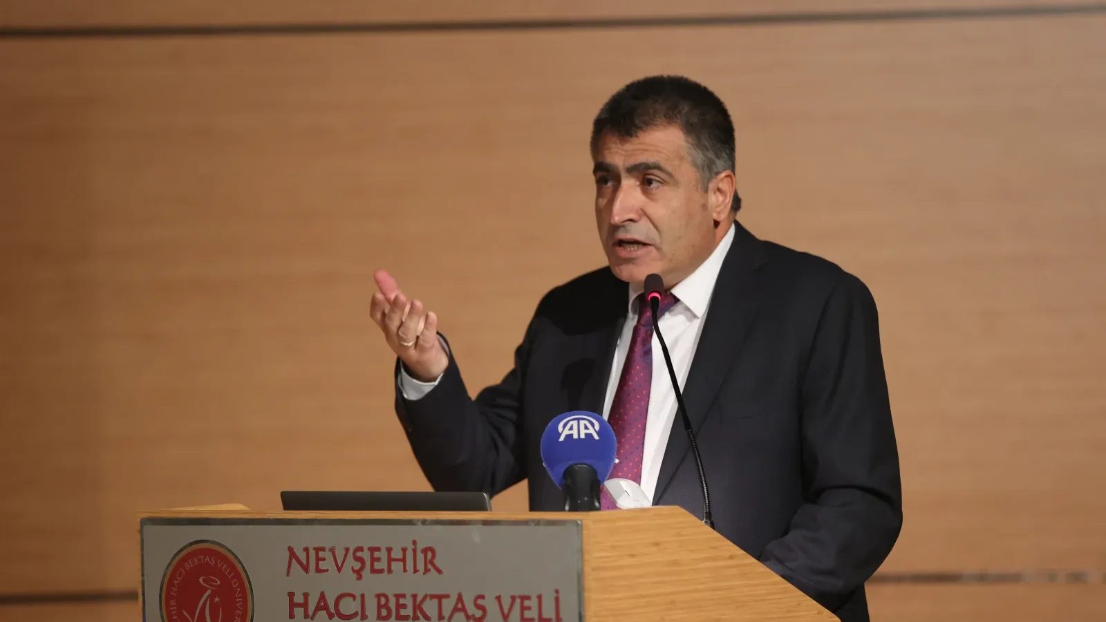 Nevşehir'de "Ulusal Doğal ve Kültürel Miras Turizmi Sempozyumu" başladı