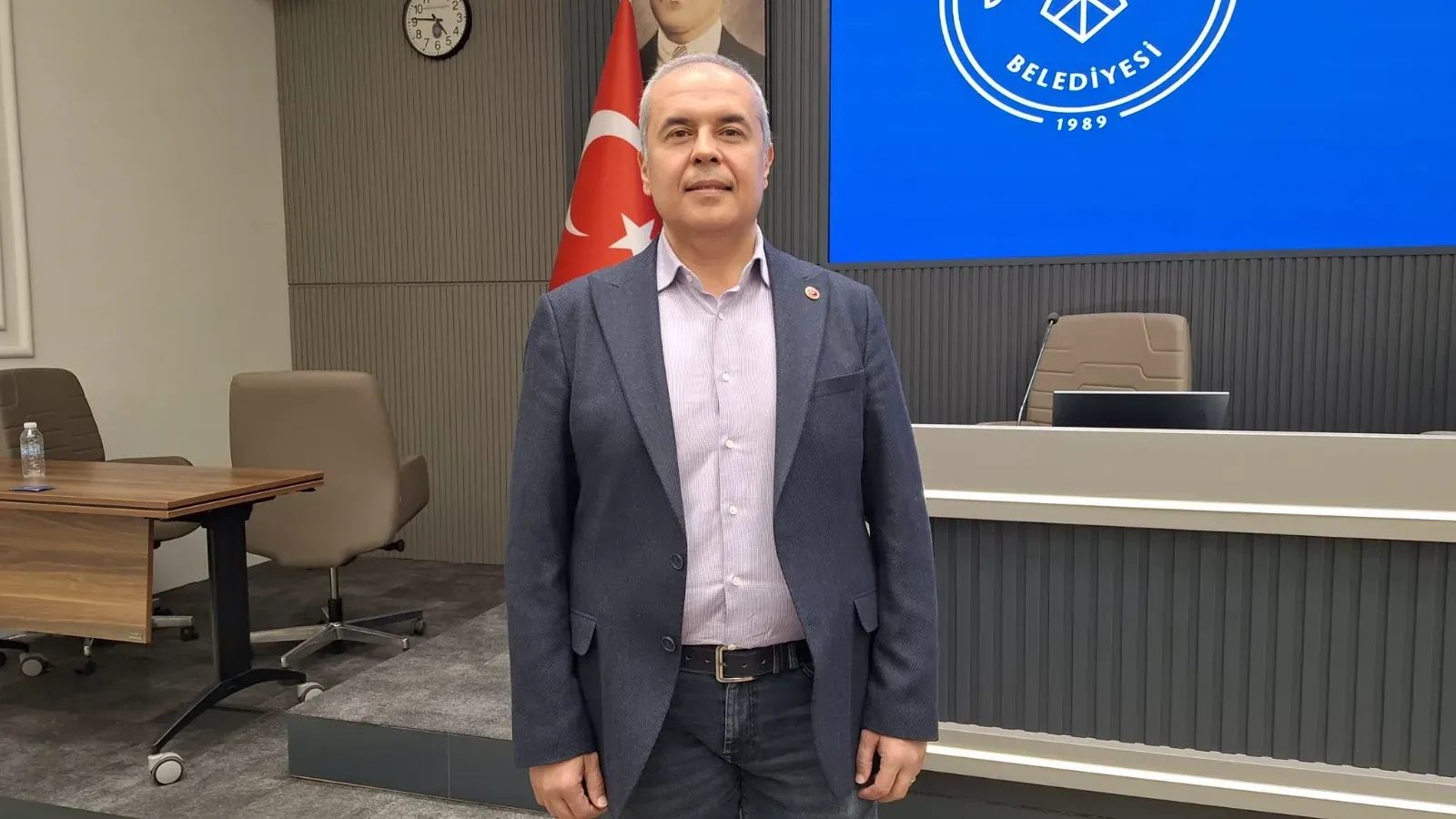 CHP’li Özgür Özer; “Esnafın çalışma saatlerine yönelik usul ve esaslar yeniden düzenlenecek”