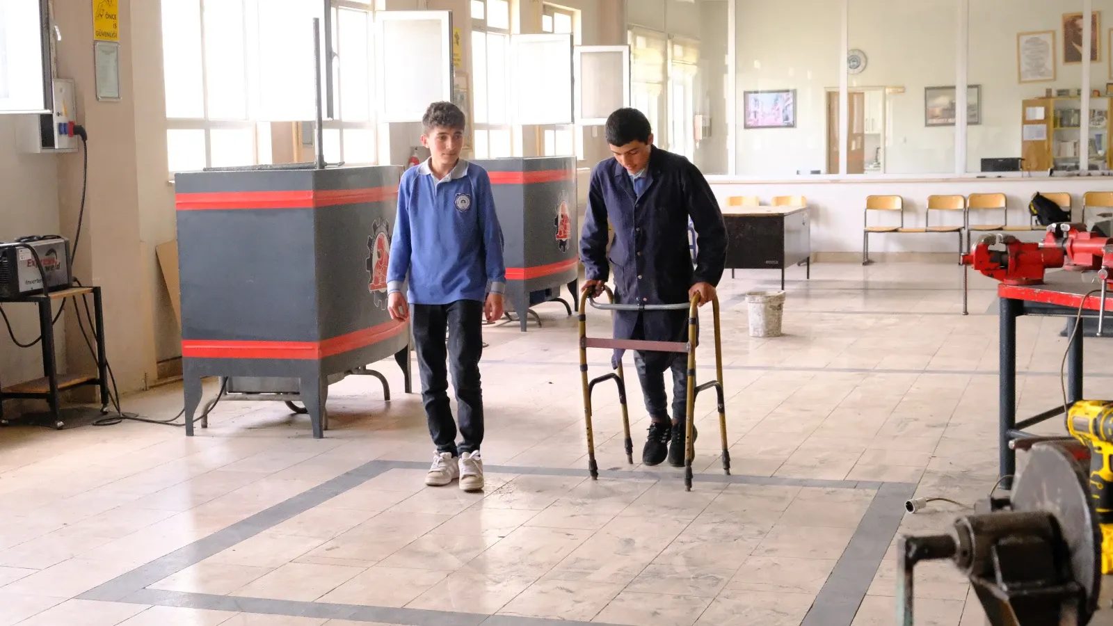 Bedensel engelli Mehmet, eğitimi için günlük 60 kilometre yol katediyor