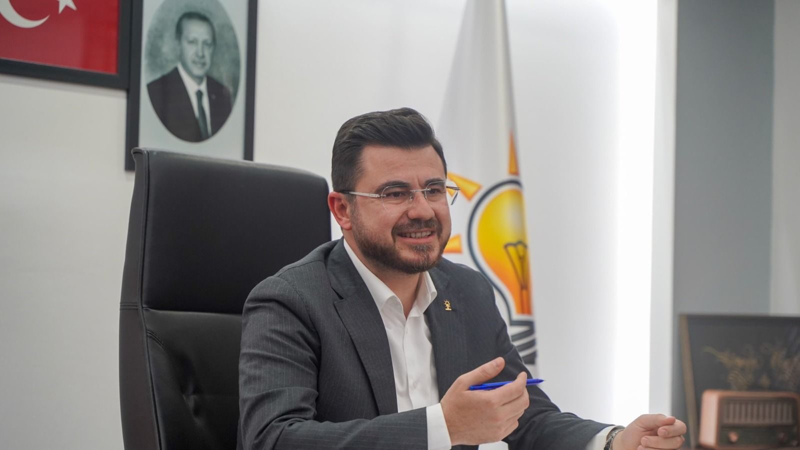 AK Partili Okandan’dan YRP’li Osmanoğlu’na;”Haddini bilip kin kusarken bile edep gerekir”