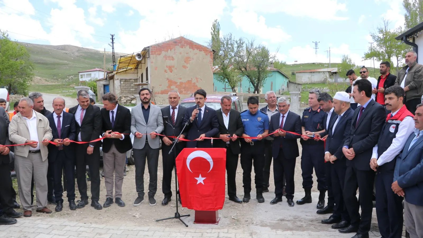Ulaş'ta Küpeli Köy Konağı hizmete açıldı